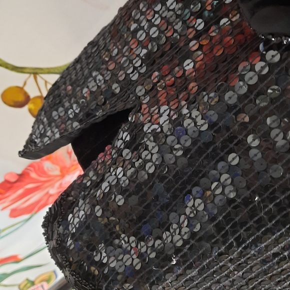 ~{Vintage}~ Silk sequined scalloped edge top. - Picture 7 of 9